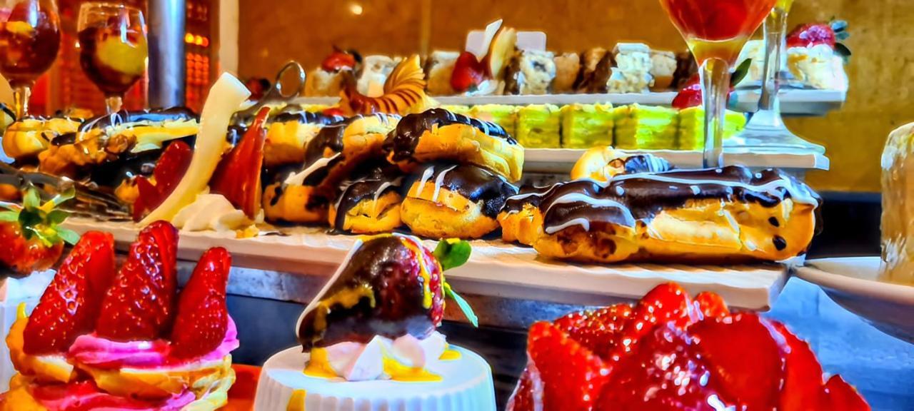 ル メリディアン ダハブ リゾート エクステリア 写真 A dessert buffet