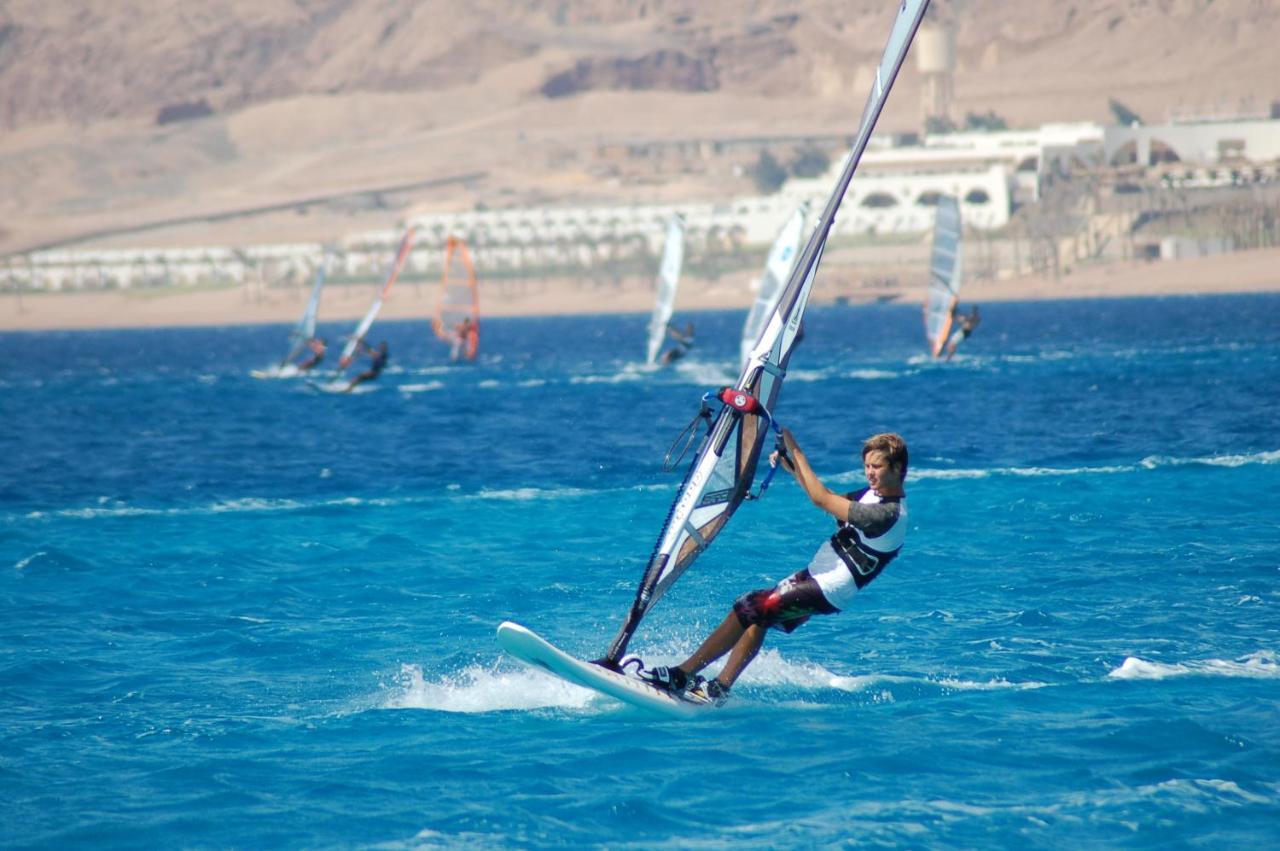 ル メリディアン ダハブ リゾート エクステリア 写真 Windsurfer in El Alamein